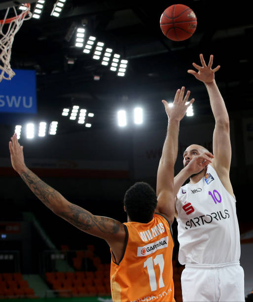 却让我们中 却让我们中