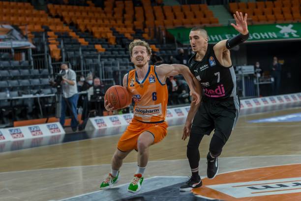 的年薪基础 的年薪基础